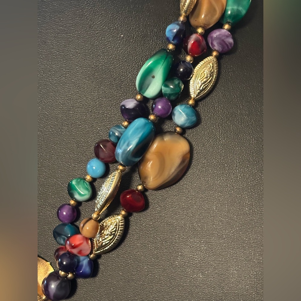VINTAGE Genuine Lucite Statement Necklace • Gold Leaf Drop • Colorful Boho Luxe - Picture 5 of 16